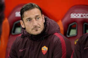 Roma's Francesco Totti on the bench before the Italian Serie A soccer match AS Roma vs ACF Fiorentina at Olimpico stadium in Rome, Italy, 04 March 2016. ANSA/ ALESSANDRO DI MEO