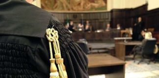 Scontro tra i poteri sulla pelle dei migranti