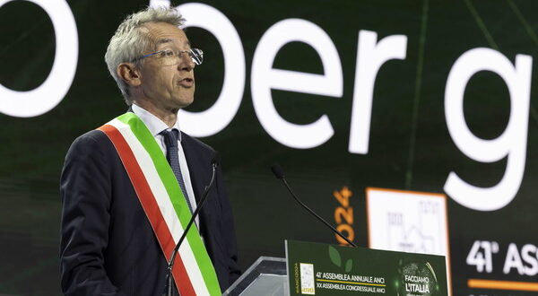 Gaetano Manfredi è il nuovo presidente dell’Anci: eletto all’unanimità